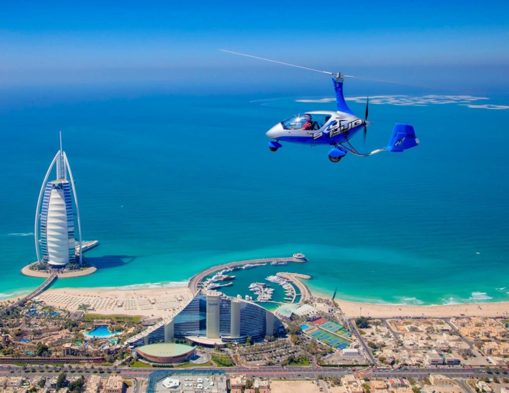 Une des activités à faire à Dubai un tour de gyrocoptere au dessus de The palm Jumeirah 