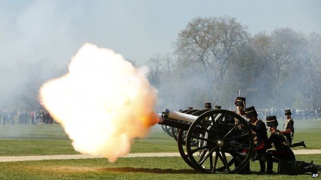 Cérémonies du Royal Gun Salutes, Hyde Park, un des plus beaux parcs de Londres 