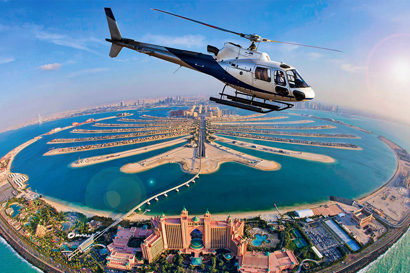 Une des activités à faire à Dubai, le tour en hélicoptère au dessus de la palmeraie.