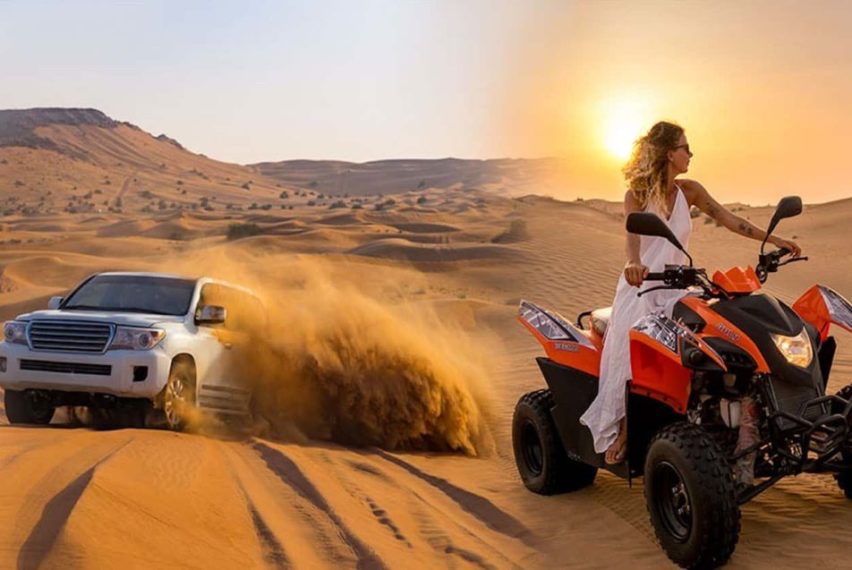 Deux activités à faire à Dubai, le 4x4 et du quad qui sont représentés sur cette photo dans le désert.