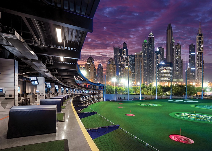 Une activités à faire à Dubai le golfevec vue sur les buildings