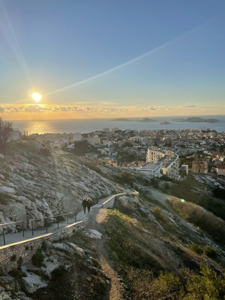 Coucher de soleil à Notre Dame de la Gard Marseille vue