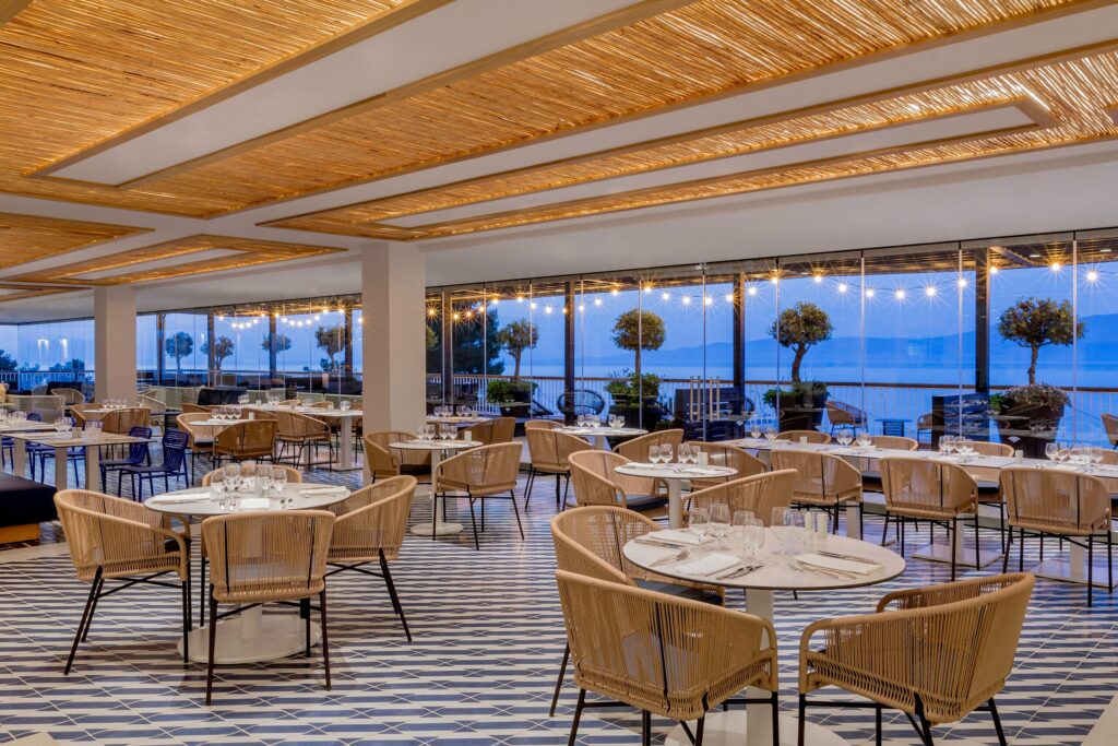 Restaurant du Club Med Gregolimano en Grèce